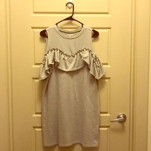 Cold-shoulder ruffled heather gray dress!